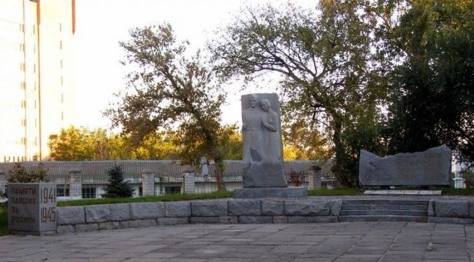 Пам'ятний знак викладачам і студентам, Полтава