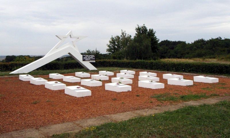 Memorial complex Partisan parking