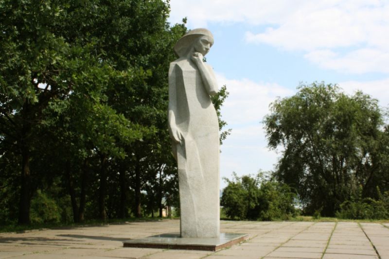 Памятник «Скорбящая» («Вечная невеста»)