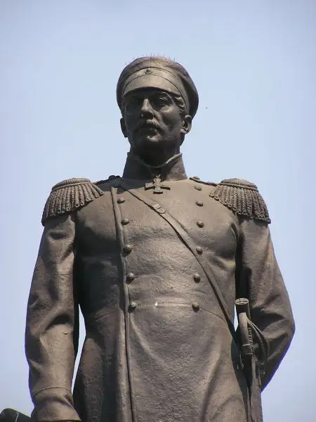 Памятник Нахимову