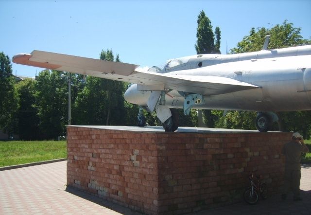 The monument of the plane L-29, Volnyansk