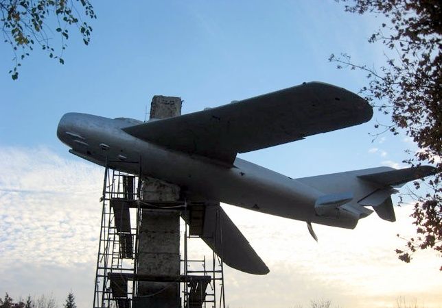 Памятник героям-летчикам, Енакиево