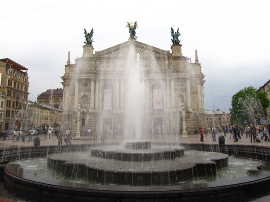 Fountain near the Opera House