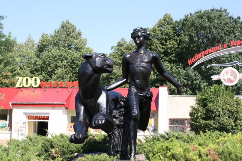 Sculpture of Mowgli and Bagheera
