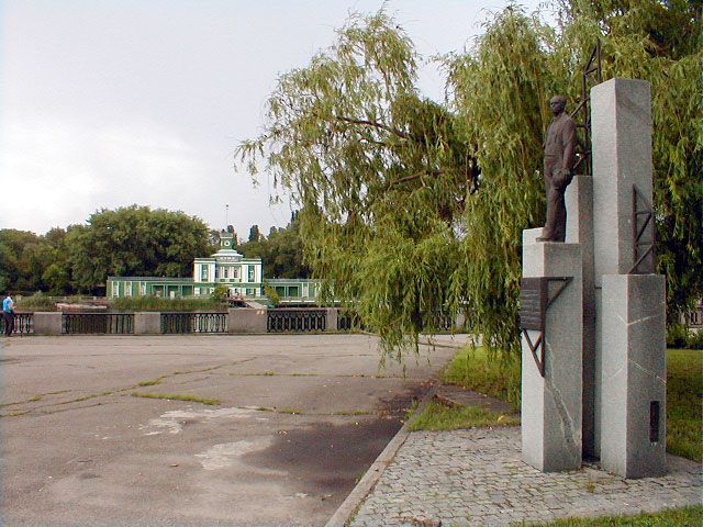 Monument to the Builders of the Embankment