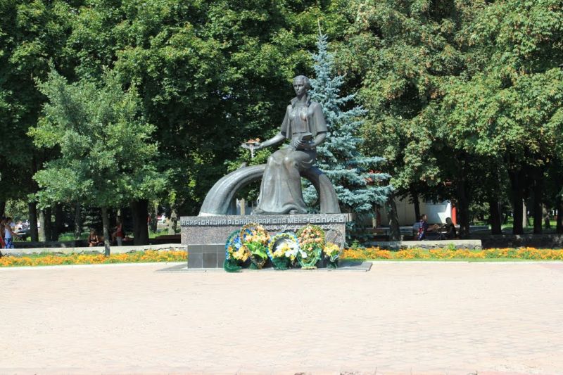 Памятник Лесе Украинке, Ковель