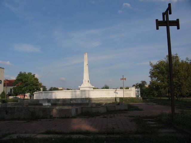  Monument to J. Howard, Kherson 