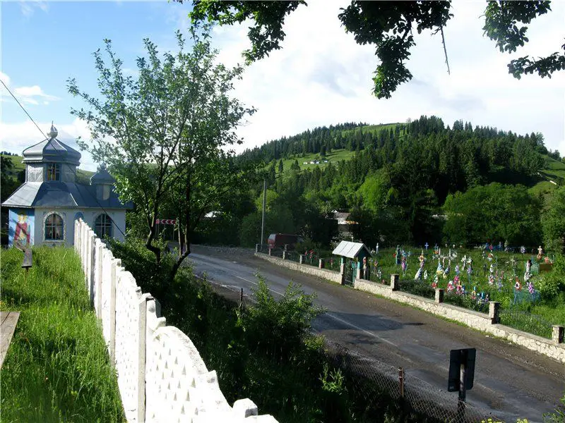 Дмитриевская церковь, Дихтинец