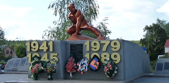  Monument to warriors-fellow-countrymen, Chigirin 