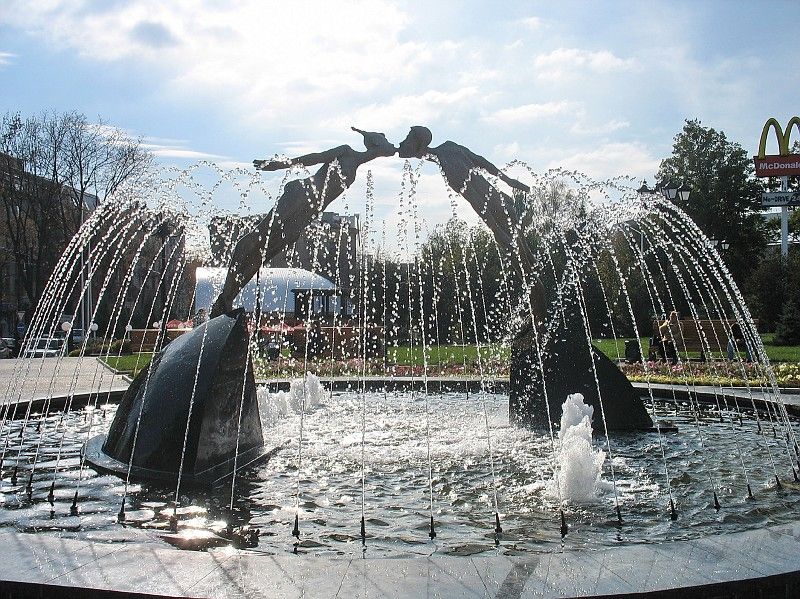 Памятник влюбленным, Харьков