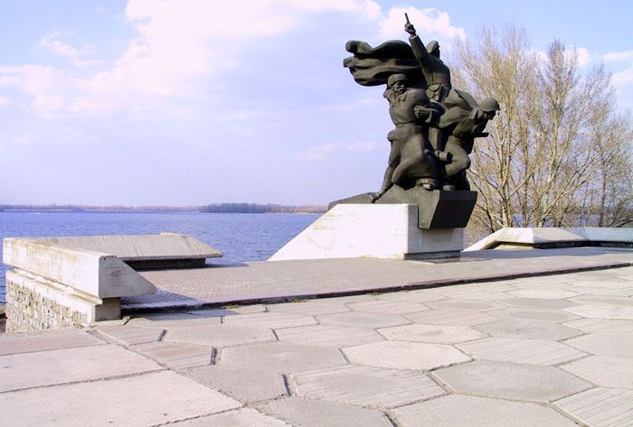 Пам'ятник воїнам 152-ї стрілецької дивізії, Дніпропетровськ