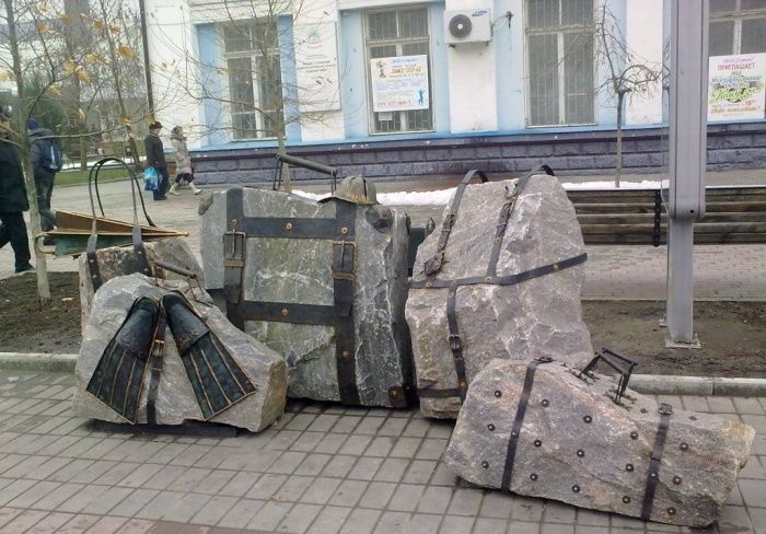 Monument to tourists, Berdyansk