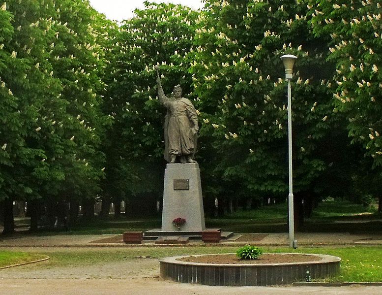 Monument to Bogdan Khmelnitsky, Exactly
