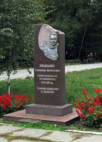 Monument to Valentin Yalansky, Zaporozhye