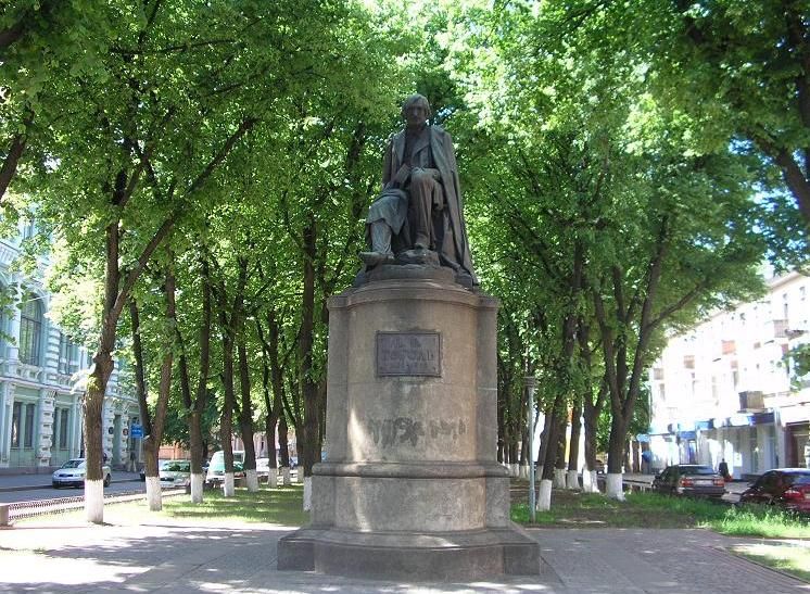 Памятник Николаю Гоголю