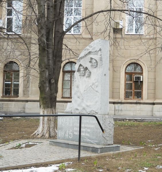  Monument to students, who died in the war, Zaporozhye 
