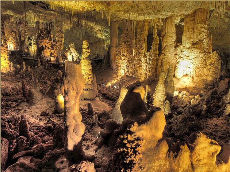 Скельская сталактитова печера