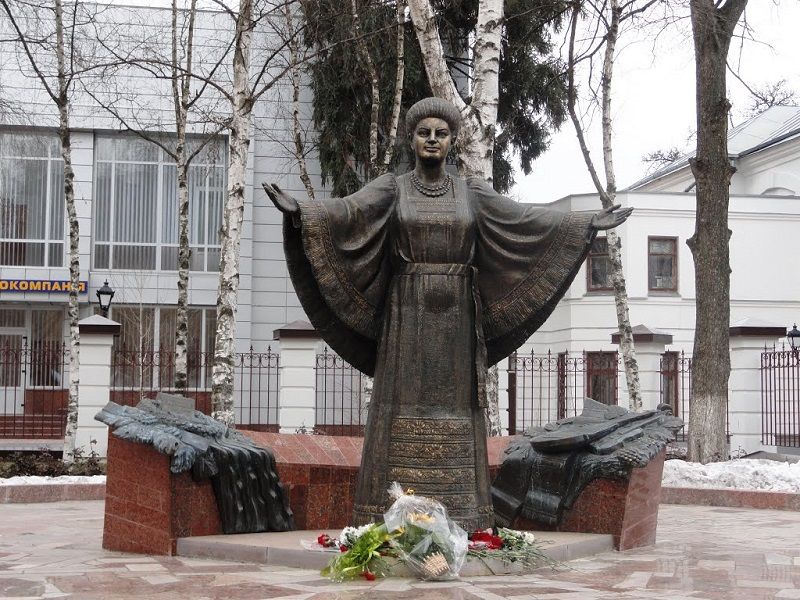 Monument to R. Kirichenko, Poltava