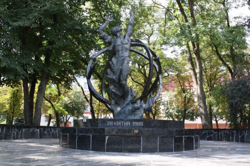 Памятник жертвам Чернобыльской трагедии