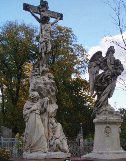 Sculptures of the Angel and Golgotha ​​Croisi