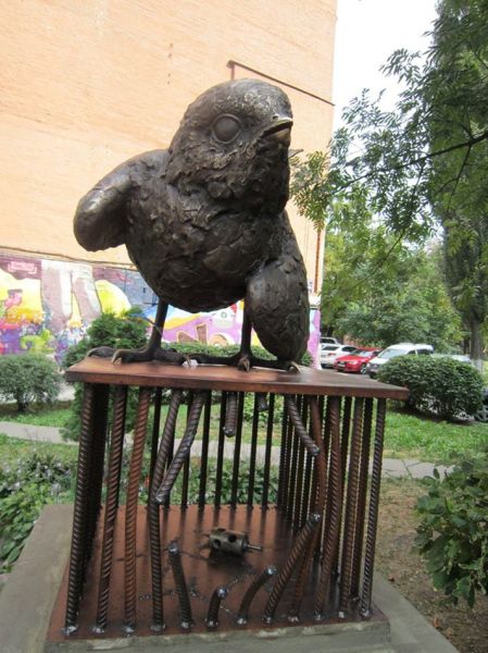 Скульптура Воробей