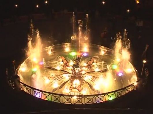 Light-colored fountain Thumbelina