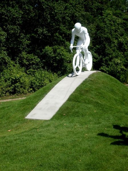 Памятник Велосипедисту