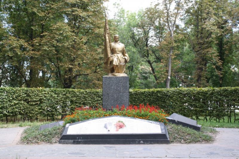 Monument to the dead soldiers, Chernigov