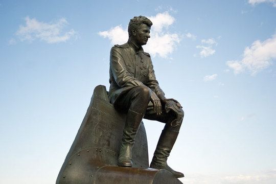 Памятник Леониду Быкову
