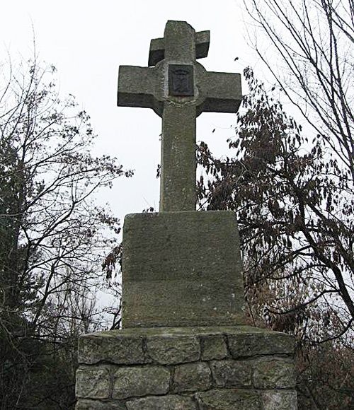 Камінний хрест на Замковій горі