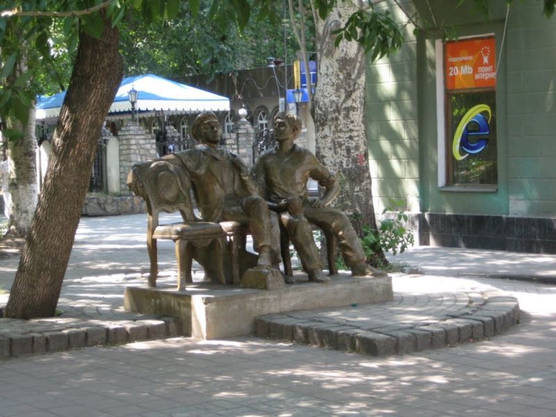  Monument to Bender and Balaganov, Berdyansk 