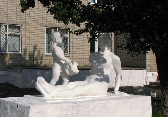 Mother and Child Monument, Smile