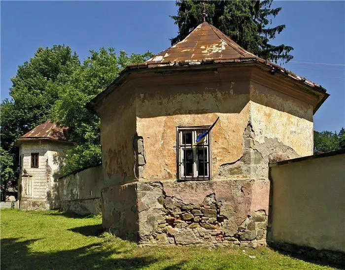Довжанский замок, Долгое