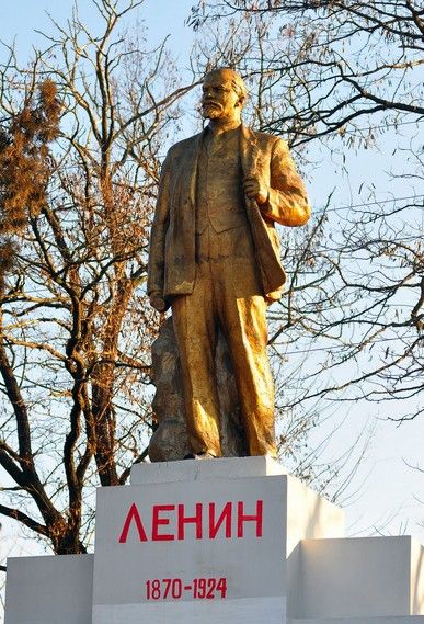 The Monument to Lenin in the Korabelny District