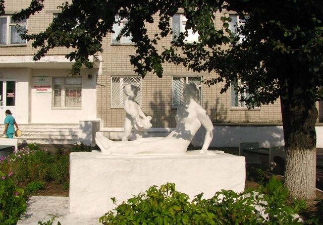  Mother and Child Monument, Smile 