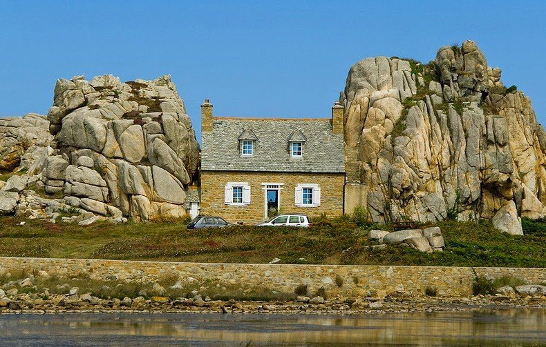 La Maison du Gouffre - дом между скалами