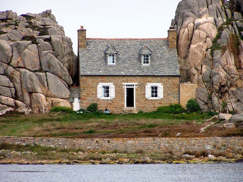 La Maison du Gouffre - будинок між скелями