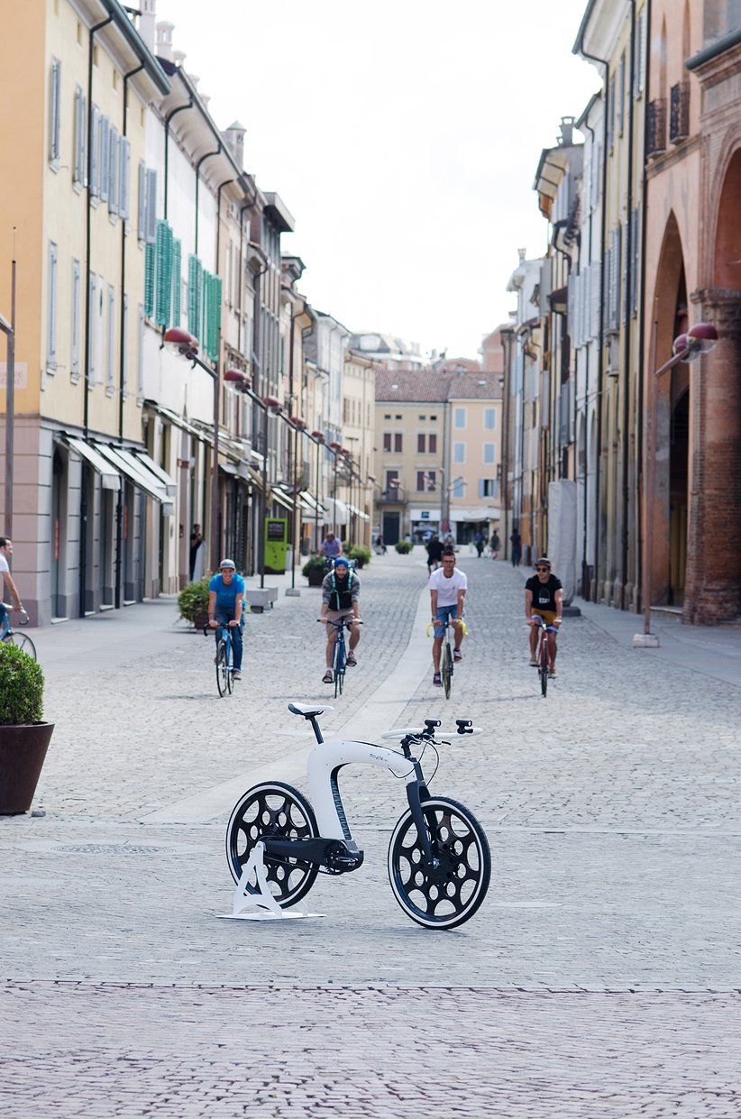 Революційний електричний велосипед nCycle