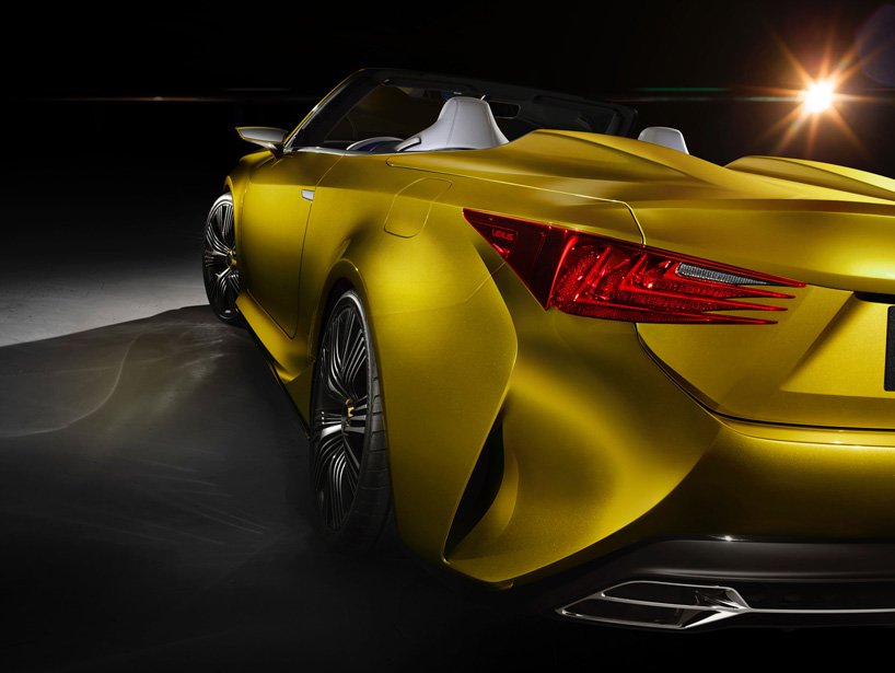 Lexus LF-C2: golden and absolutely without a roof