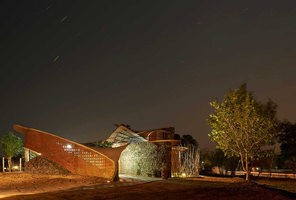 Anti-dimensional house in India