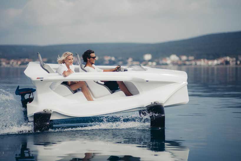 Electric hydrocycle on hydrofoils