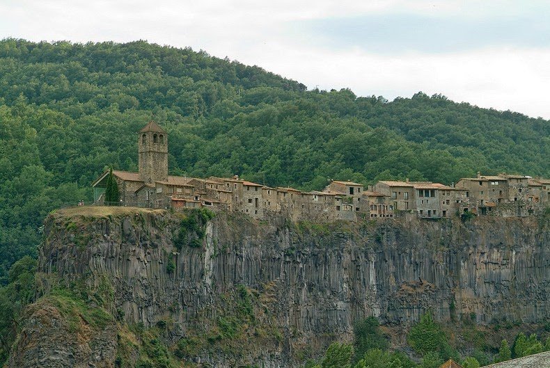 Castellfolite de la Roca - a village on the rocks