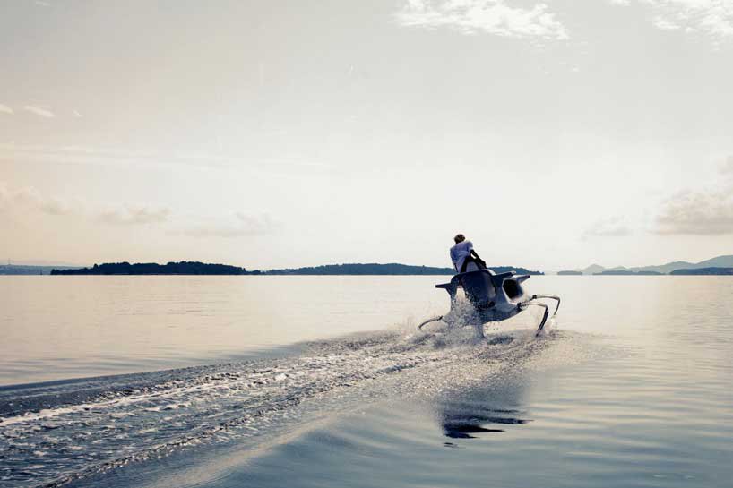 Electric hydrocycle on hydrofoils