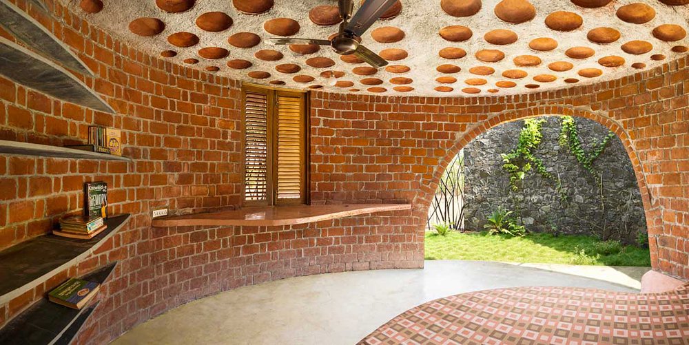 Anti-dimensional house in India