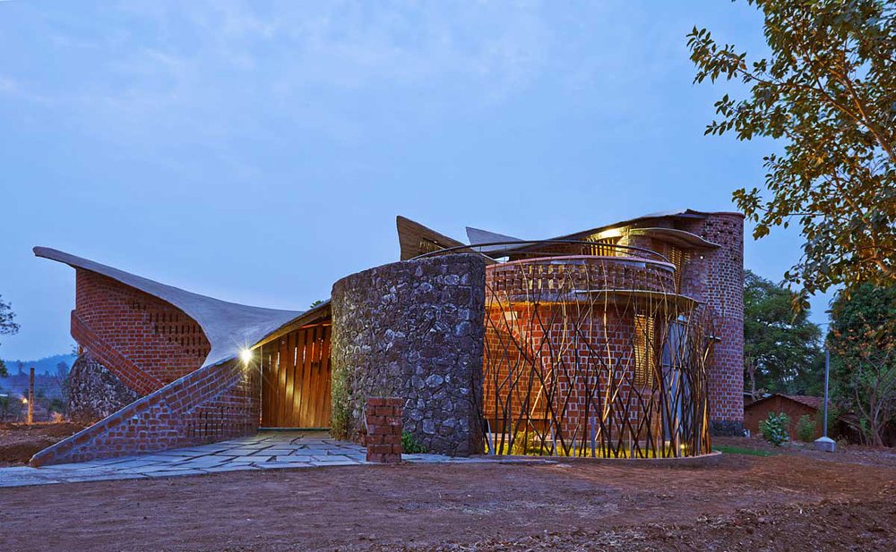 Anti-dimensional house in India