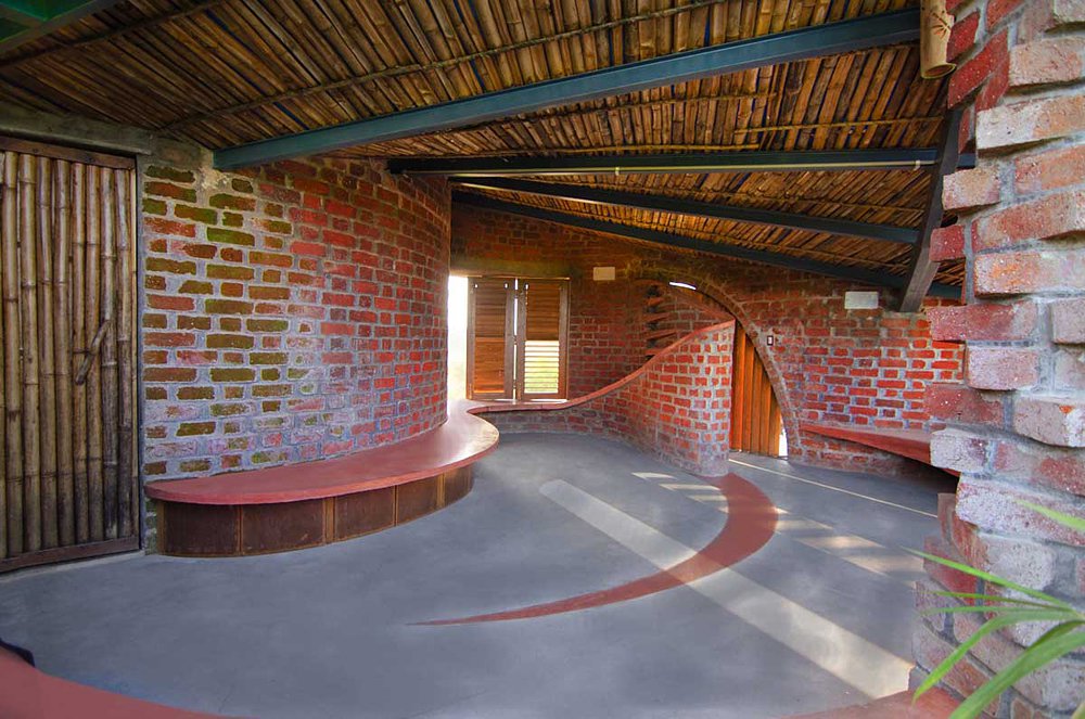 Anti-dimensional house in India