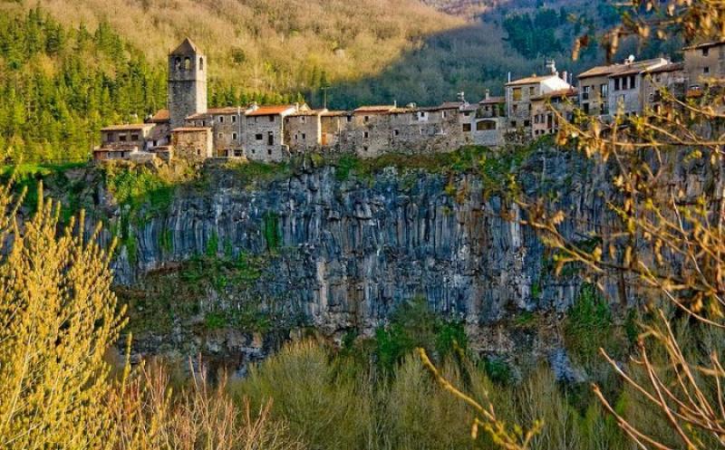 Castelfolit de la Roca - a village on the rocks