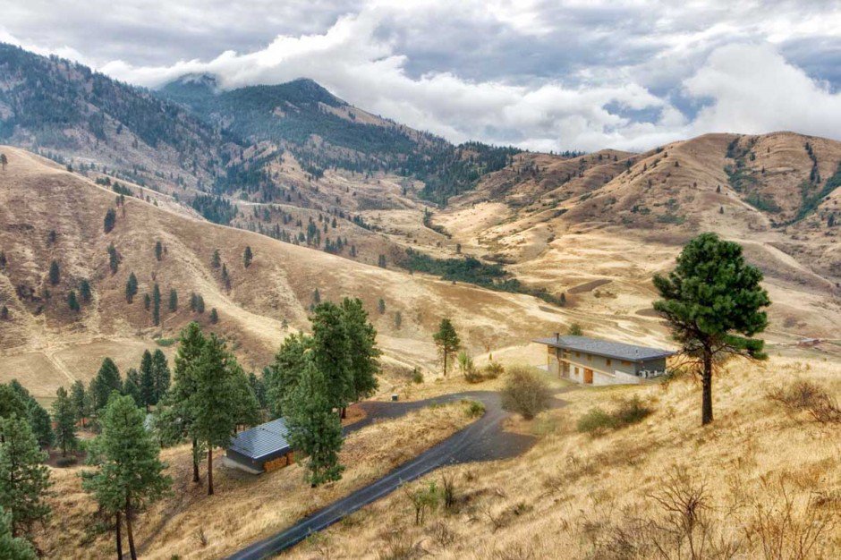 Nahahum Canyon House - an unusual house in the canyon