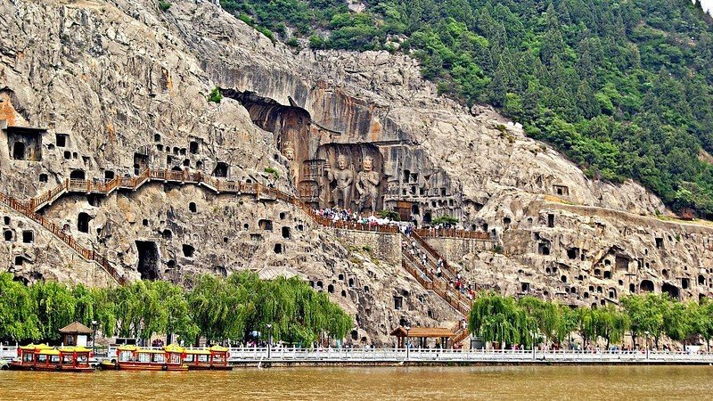 Лунмень - кам'яні печери у Драконових воріт