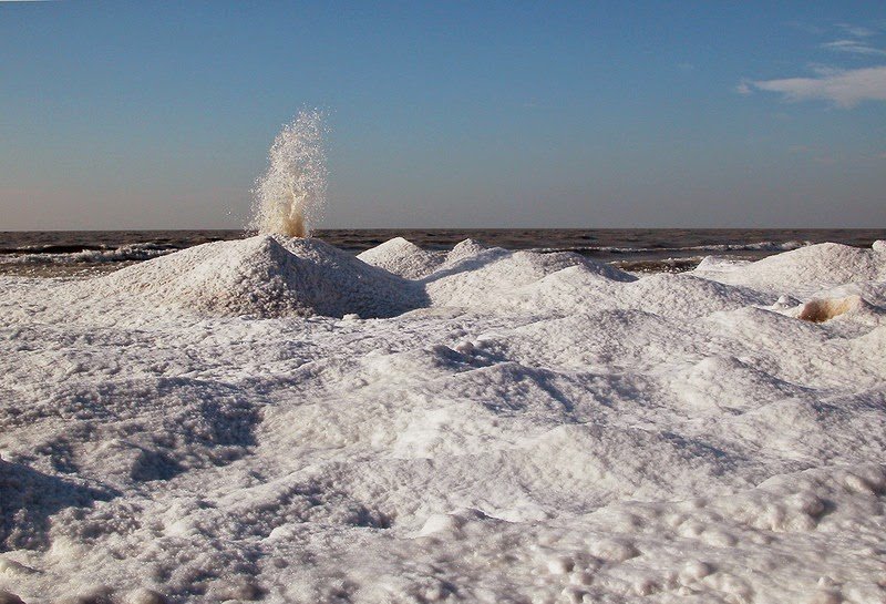 Ice volcanoes of the Great Lakes